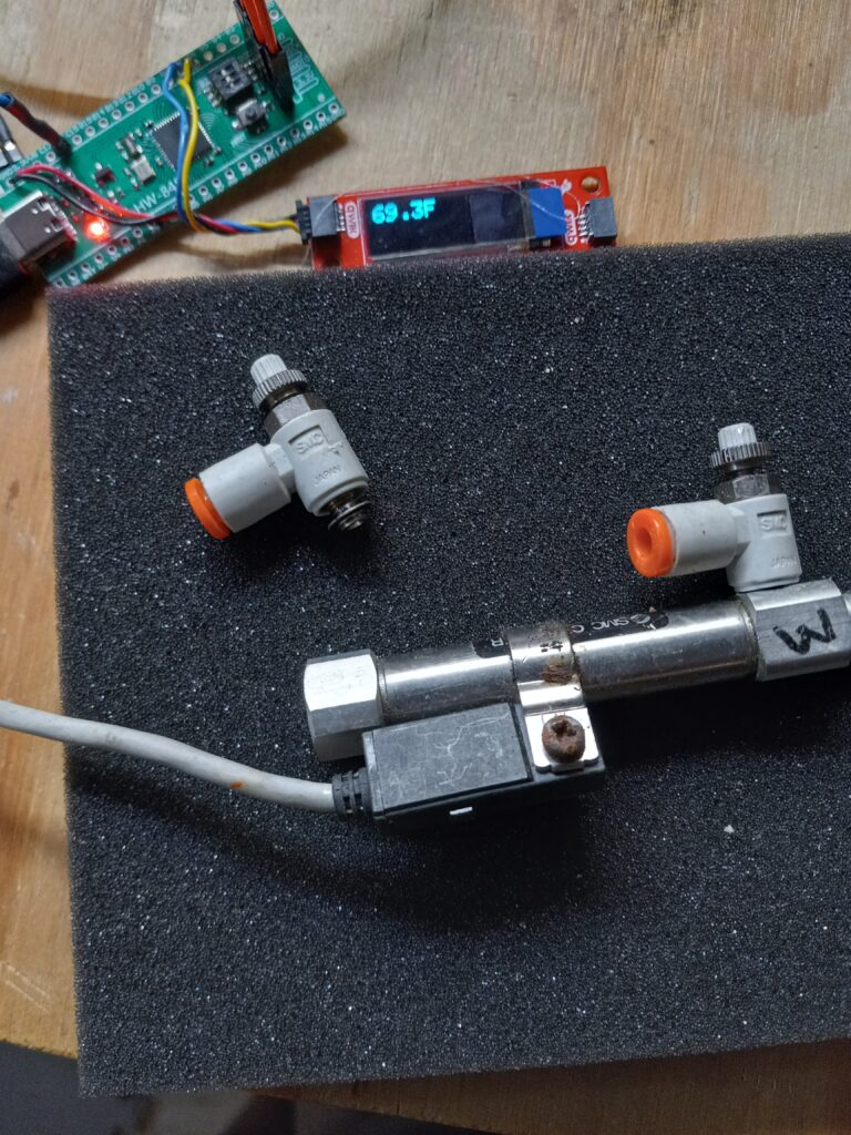 Pneumatic cylinder